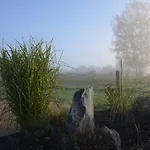 Un Espace Au Bord De L'eau *