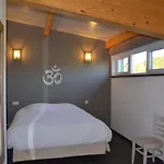 Un Espace Au Bord De L'eau *